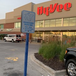 Hy-Vee - New mom sign