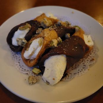 Sit Tite - Cannoli - Italian Near Me - Portland, Oregon Sit Tite - Cannoli - Italian Near Me - Portland, Oregon