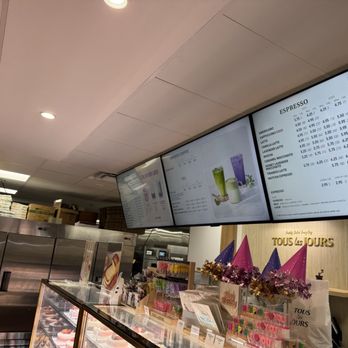 Luna Hall - Food Court Near Me - Tysons, Virginia