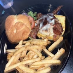 Bass Lake Draft House - Chicken Sandwich