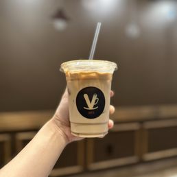 Dulce de leche iced latte (16 oz)