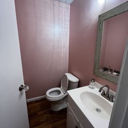 Green Lotus Yoga & Wellness - The bathroom