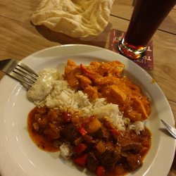 Fox Inn - Curry mit Reis und Poppadom
