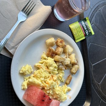 Oxford Suites Redding - Items from breakfast buffet - Hotels Near Me - Redding, California Oxford Suites Redding - Items from breakfast buffet - Hotels Near Me - Redding, California