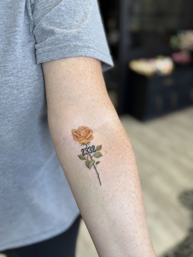 Eveyy Tattoo Logo