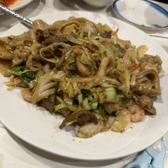 Highland Noodles - Combo chow mein with wide flat noodles - Noodles Near Me - Milpitas, California Highland Noodles - Combo chow mein with wide flat noodles - Noodles Near Me - Milpitas, California