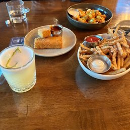 Whiskey sour, deep fried macaroni sticks, cauliflower bites and truffle fries. Whiskey sour, deep fried macaroni sticks, cauliflower bites and truffle fries.