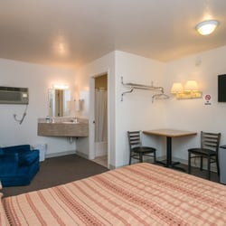 Cordes Junction Motel - All rooms easy access with 180 DTV channels and Rain Fresh RO water.
