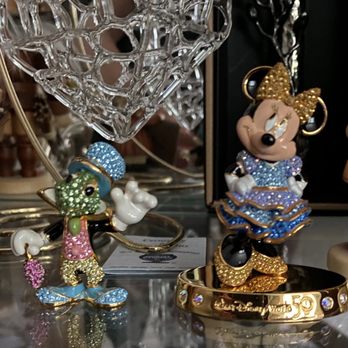 Arribas Brothers Artist Celebrates 50 Years of Glassblowing Magic