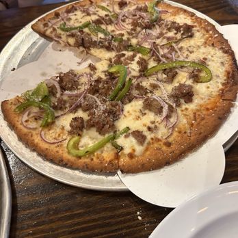 Flying Heart Brewing & Pub - Philly on cauliflower crust! Excellent! - Brewpubs Near Me - Natchitoches, Louisiana