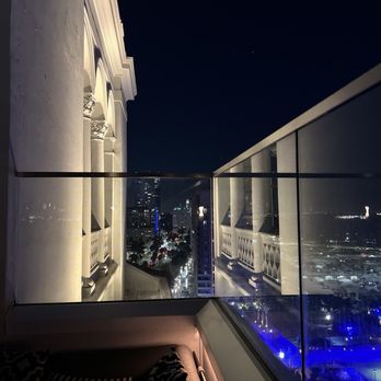 HALO Rooftop BAR - Cocktail Bars Near Me - Long Beach, California HALO Rooftop BAR - Cocktail Bars Near Me - Long Beach, California