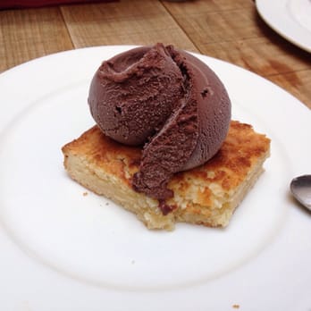 Saporem - Brownie de chocolate blanco con helado de chocolate - Bars Near Me - Madrid, M