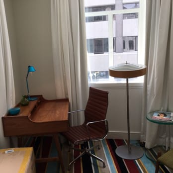 Hotel DeBrett - Desk - Hotels Near Me - Auckland, AUK