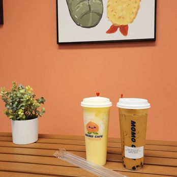 Momo Cafe - Large Mango Smoothie and Thai Tea - Cafes Near Me - Schaumburg, Illinois