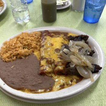 Blanco Cafe - Red cheese enchiladas with beef fajita - Mexican Near Me - San Antonio, Texas