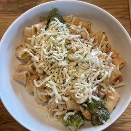 rigatoni, rose, broccoli, shredded mozzarella