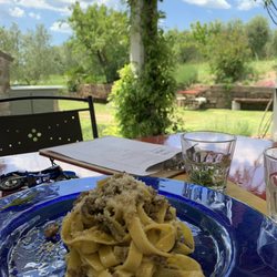 L’Altro Sapore - Tagliatelle con carciofi e ragù bianco e panorama maremmano