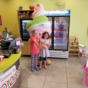 Menchie's Frozen Yogurt - There was a B-day party with Menchie - Desserts Near Me - Delray Beach, Florida