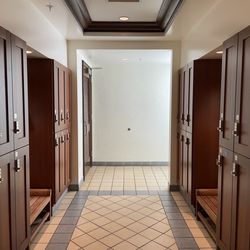 The Kahala Spa - Locker room