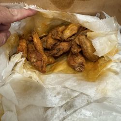 Crunchies & Munchies - Fried chicken wings without any sauce