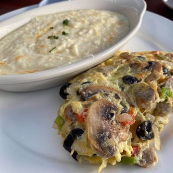 Manny's Steakhouse - Geovani omelet and grits - Steakhouses Near Me - Vallejo, California