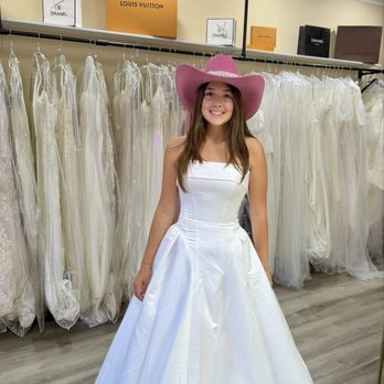 Nobrand Bridal - Pink cowboy hat how it compliments the dress!!! - Bridal Near Me - Ontario, California Nobrand Bridal - Pink cowboy hat how it compliments the dress!!! - Bridal Near Me - Ontario, California