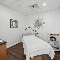 De Jolie Salon and Spa