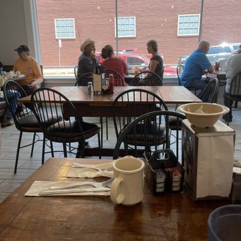 Cornerstone Cafe - Two customers sitting at that table gave up and left. - Breakfast & Brunch Near Me - Gainesville, Texas