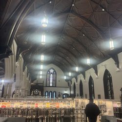 Bibliothèque Saint-Jean-Baptiste - Inside- worth stopping by.