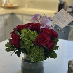 Petals 2 Go Flowers & Gifts