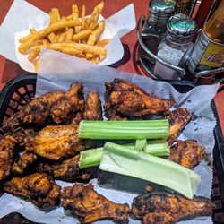 Points East Pub - Hot Wings and fries