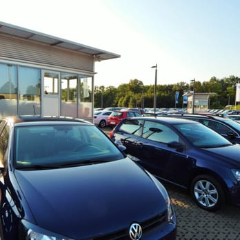 Voets Autozentrum - kleiner Gelände Blick - Auto Repair Near Me - Braunschweig, NI