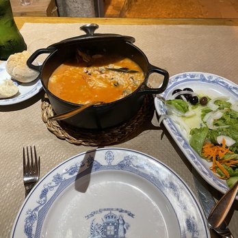 Taberna Dos Mercadores - Seafood stew in a cast iron pot - Tabernas Near Me - Porto, 13 Taberna Dos Mercadores - Seafood stew in a cast iron pot - Tabernas Near Me - Porto, 13