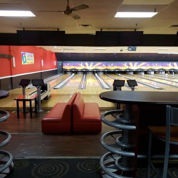 AMF Sheridan Lanes - Almost empty at closing time - Bowling Near Me - Tulsa, Oklahoma