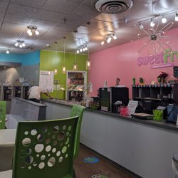 sweetFrog Premium Frozen Yogurt