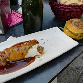Cuzco Bodega - Burrito de pato y hamburguesa al curry.... Espectacular 2 - Gastropubs Near Me - Salamanca, SA