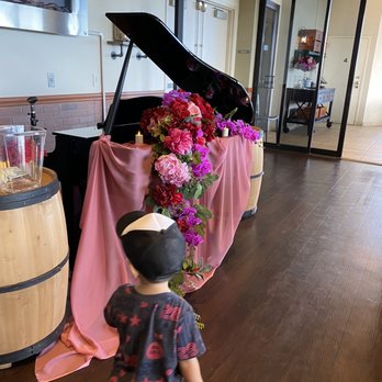 Mangiamo By 604 - Romantic touches - Italian Near Me - Honolulu, Hawaii