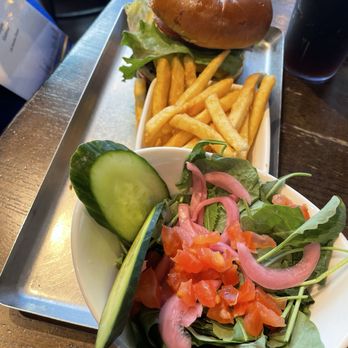 Fatpour Tap Works McCormick - Cheeseburger with side salad and French fries - Pizza Near Me - Chicago, Illinois