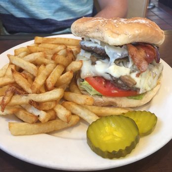 Geneva Diner - Mario Jr Burger - Diners Near Me - North Providence, Rhode Island