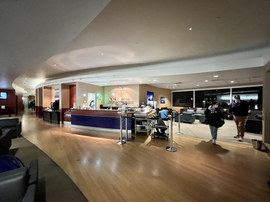 The Club SEA - Concourse A by null