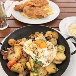 Fischerhäusl - Veal schnitzel and Tiroler Gröstl