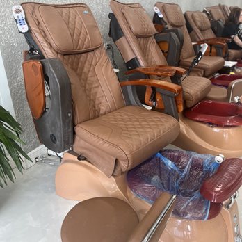 Ania Nailbar & Lash - Inside - Nail Salons Near Me - North Miami, Florida