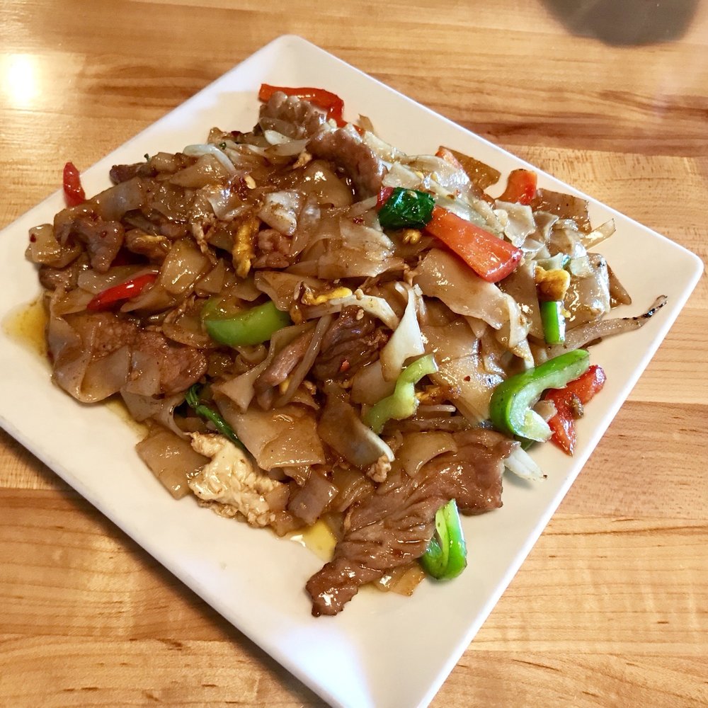Mint Thai Kitchen - $10: Beef Pad Kee Mao tasted ok, but super oily - Thai Near Me - Houston, Texas Mint Thai Kitchen - $10: Beef Pad Kee Mao tasted ok, but super oily - Thai Near Me - Houston, Texas