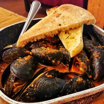Johnny Rocco's Italian Grill - Mussels with spicy tomato sauce - Italian Near Me - St. Catharines, Ontario