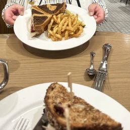 Corned beef Reuben