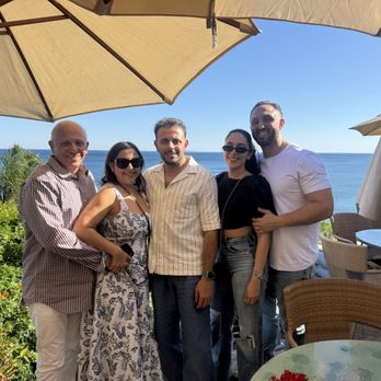 Geoffrey's Malibu - Family after amazing meal - Seafood Near Me - Malibu, California