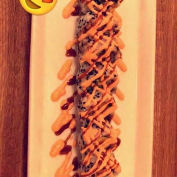 Earls Kitchen + Bar - Shrimp dynamite roll - New American Near Me - McLean, Virginia
