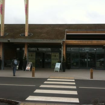 Dobbies Garden Centre - Nurseries & Gardening Near Me - Braehead, GLG
