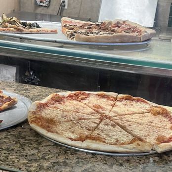 Pizza Club - Pizza Near Me - Edgewater, New Jersey