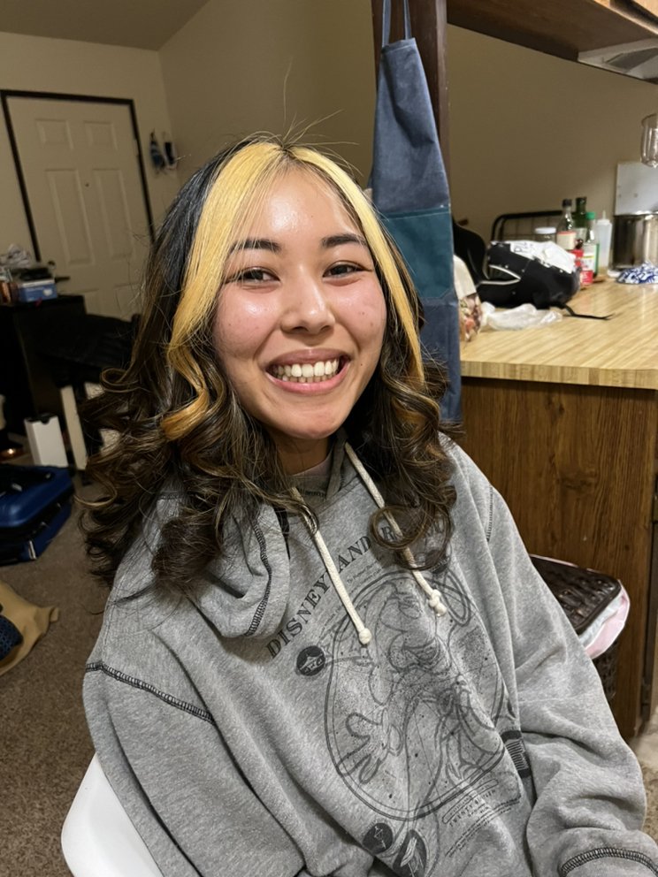 Salon Essential Logo